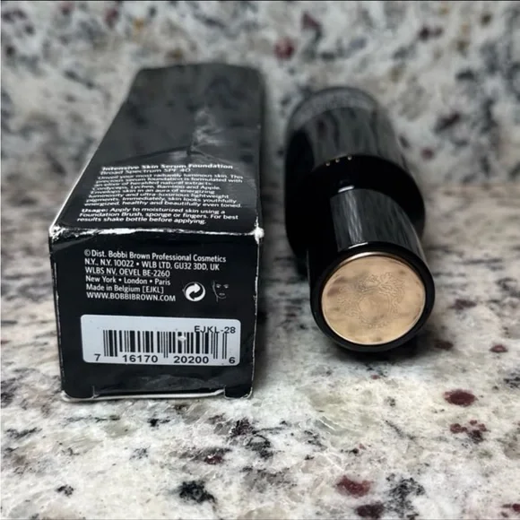 Bobbi Brown Ivory Intensive Skin Serum Foundation - Picture 3 of 5